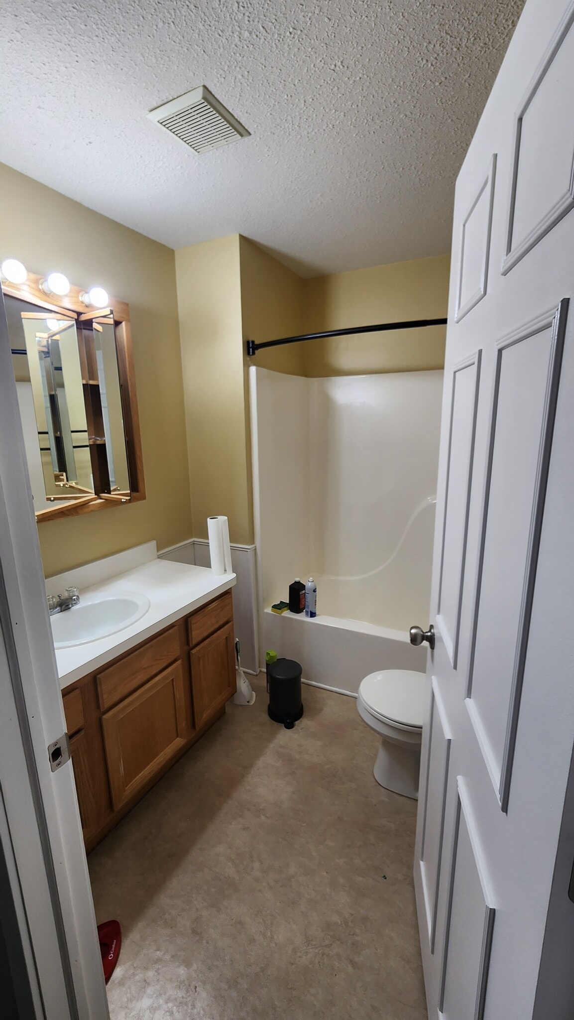 Hall Bath - 9654 Sawgrass Ct