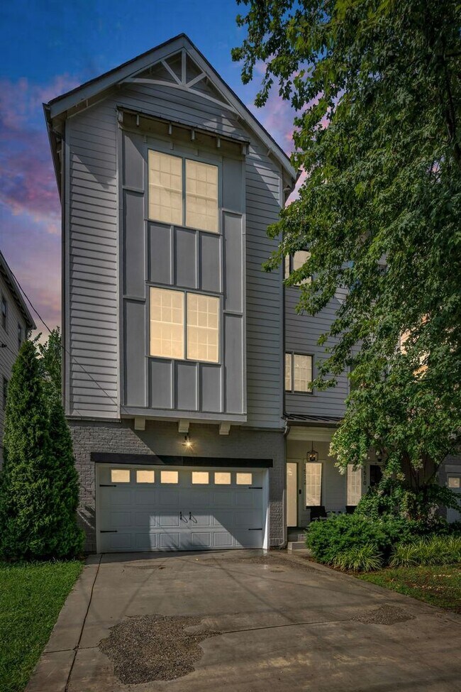 Building Photo - 3-bedroom, 2.5-bath rental home located in Nashville’s vibrant, 12 South!