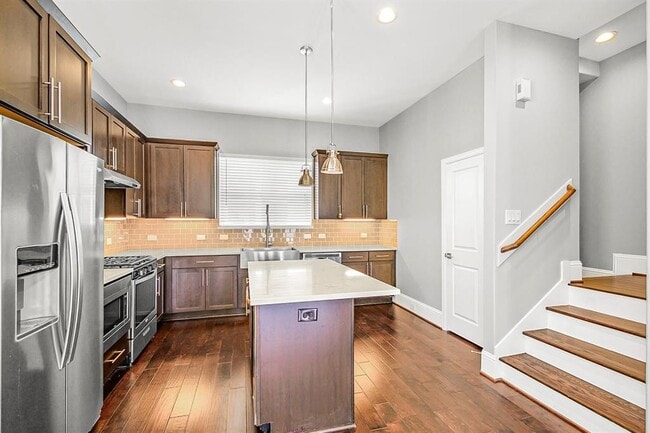 Building Photo - 411 N Nagle St