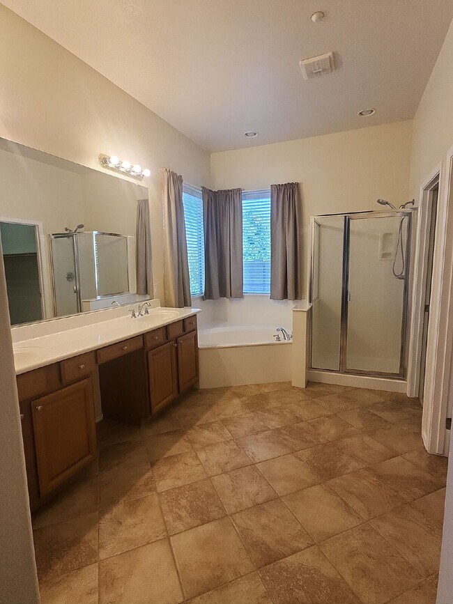 Building Photo - "Charming 3-Bed with 2 Full Baths and 2,162 Sq Ft of Comfort in Vistancia Village Peoria, AZ!"