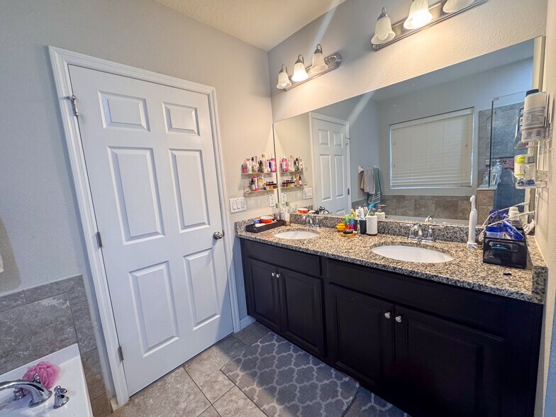 Building Photo - 19376 Roseate Dr