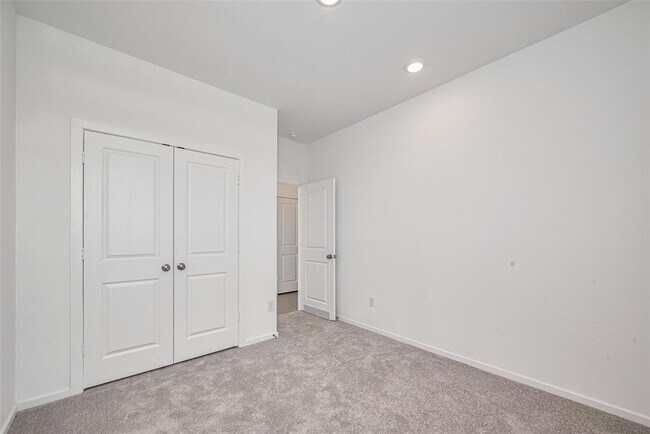 Building Photo - 6743 Iron Clover Dr