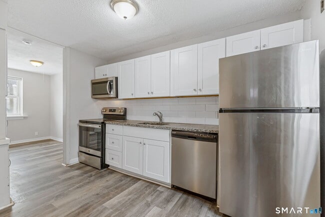 Building Photo - 3 New Hampshire Dr