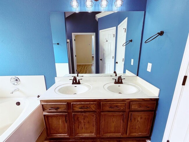Building Photo - 207 Mollie Dr