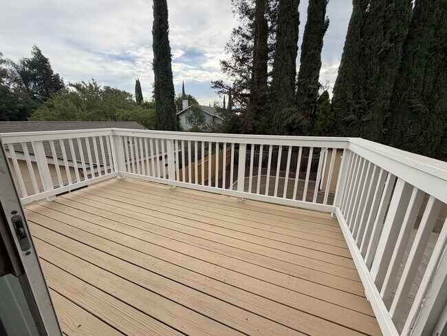 Building Photo - 556 Moray Way