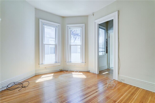 Building Photo - 14 Vick Park A