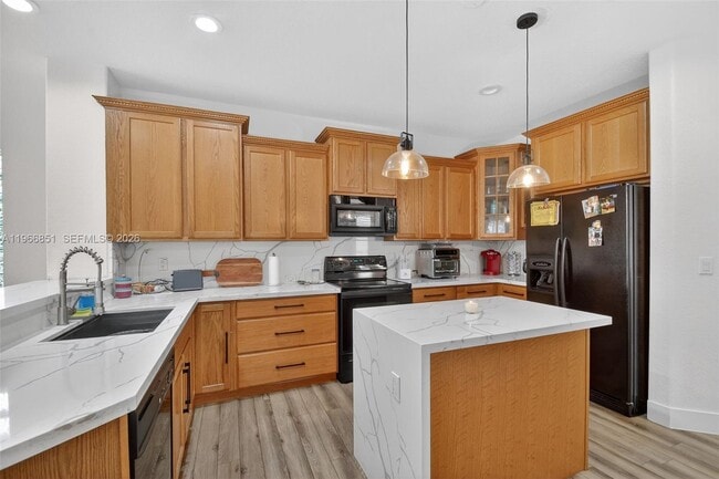 Building Photo - 9041 Silver Glen Way