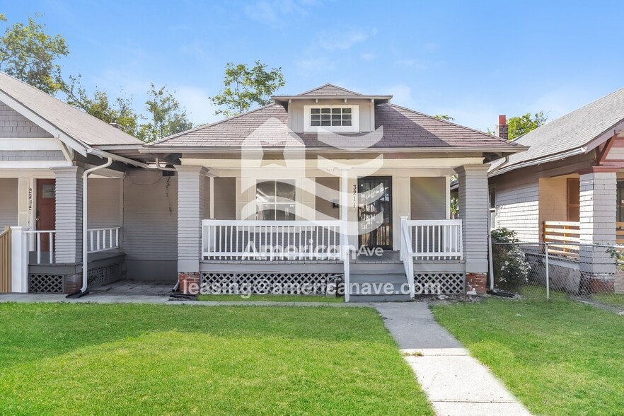 Primary Photo - 3211 E 30 Terrace