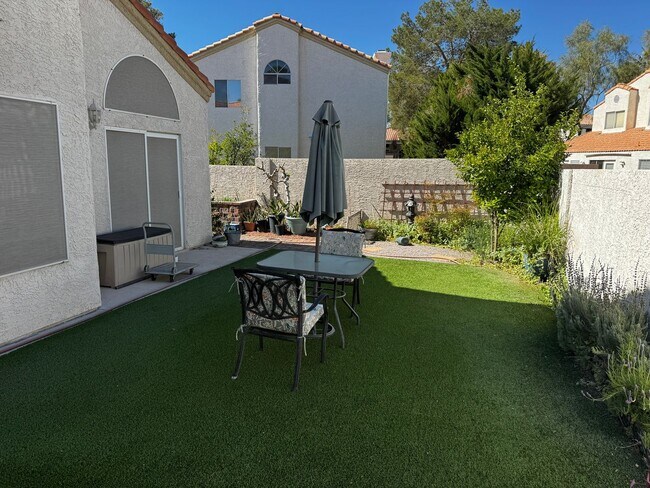 Building Photo - Desert Shores Living. Cul-De-Sac. Downstairs Bed