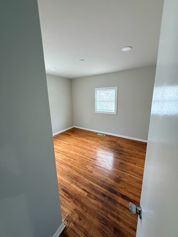 Building Photo - 744 N Moccasin St