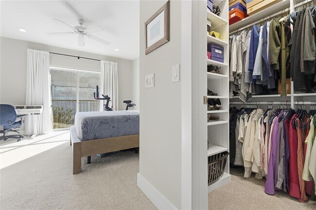 Building Photo - 908 Nueces St