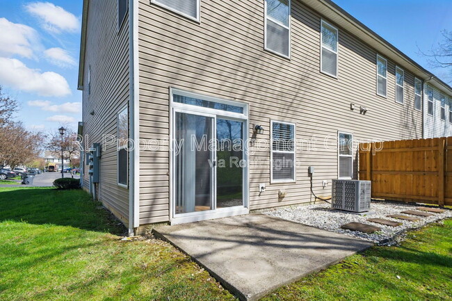 Building Photo - 646 Grove Cir