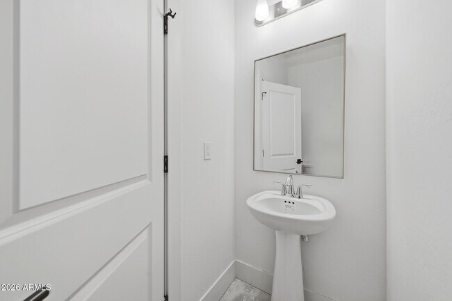 Building Photo - 6896 E Lomas Verdes Dr