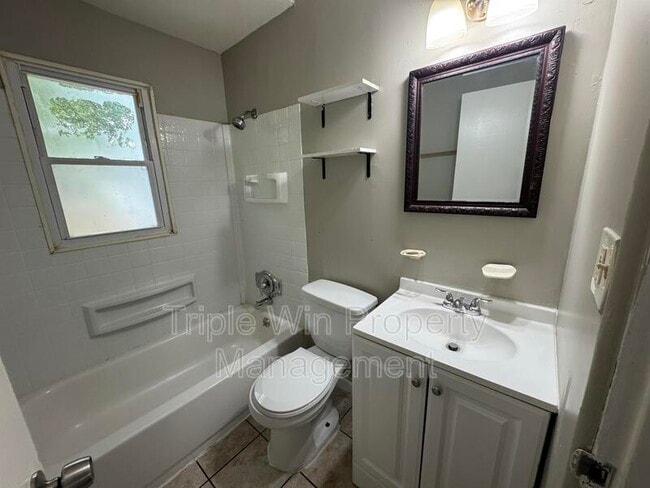 Building Photo - 9733 Dennis Dr