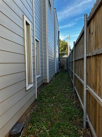 Building Photo - 2226 Dyson St