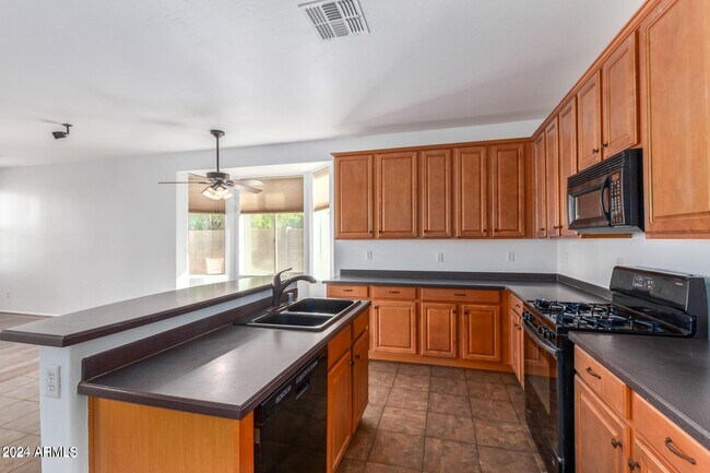Building Photo - 16516 W Carmen Dr
