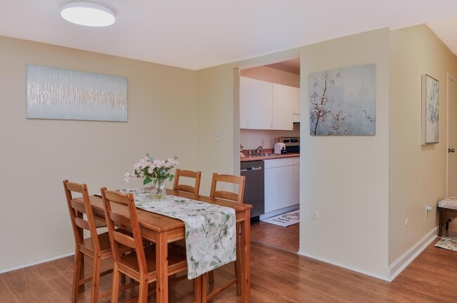 Building Photo - 609 Watersedge Dr