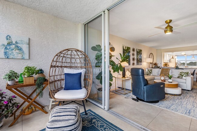Building Photo - ** NAPLES COVE @ BAY FOREST ** 2 BED / 2 B...