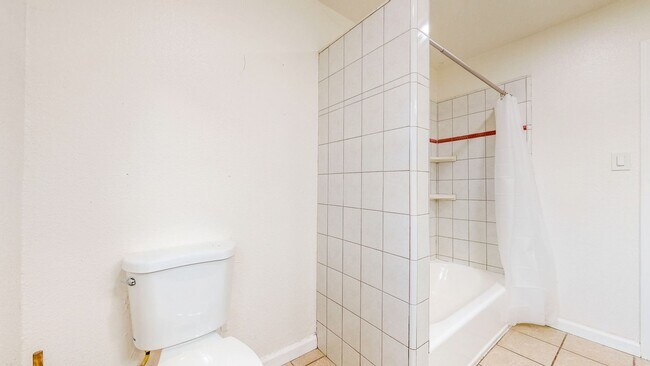 Building Photo - Bright & Clean Single Level FIVE bedroom i...