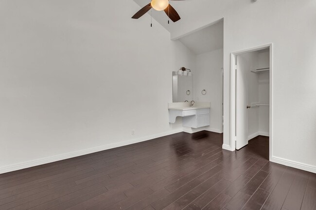 Building Photo - 33492 Valley View Ct