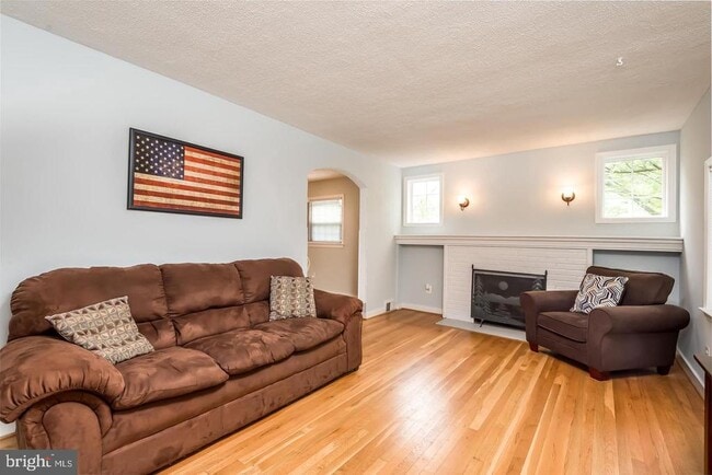 Building Photo - 5106 25th Pl N