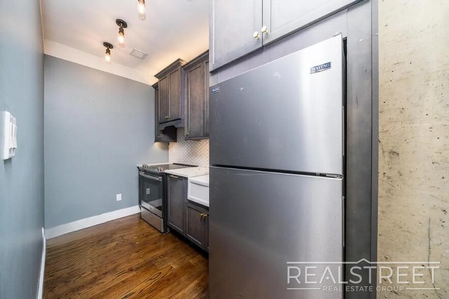 Building Photo - 187 Kent Ave