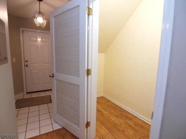 Building Photo - 5007 Tudor Dr