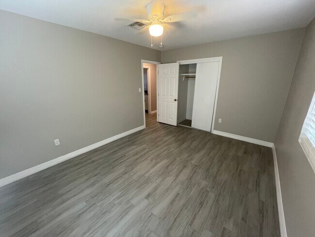 Building Photo - Fully Remodeled Tempe