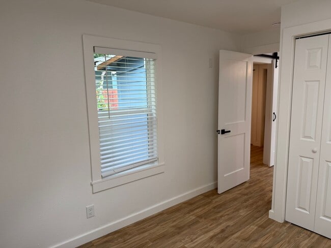 Building Photo - Luxury 2 bedroom 1 bath duplex in a great neighborhood!