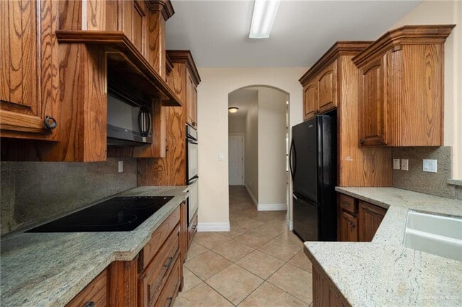 Building Photo - 616 N Dalobo Ave