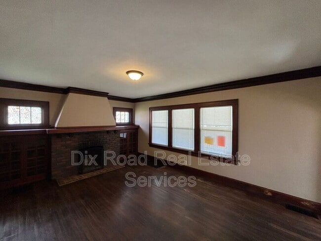 Building Photo - 307 N E St