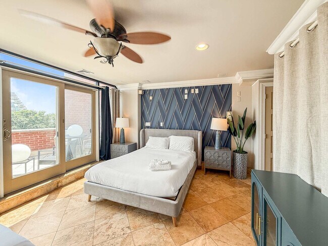 Building Photo - 602 S Front St