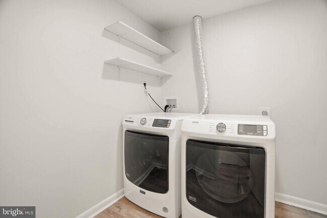 Building Photo - 7897 Pavilion Dr