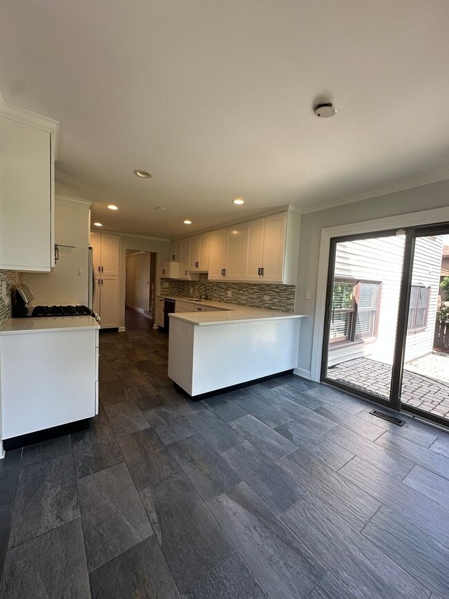 Building Photo - 567 Lorelei Dr