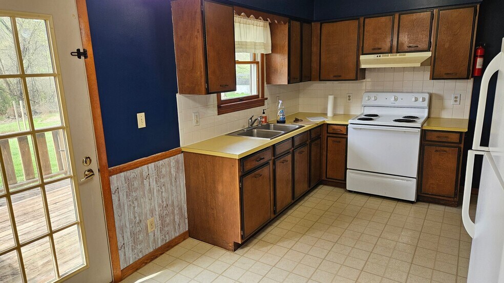 Building Photo - 4852 Alexander Rd