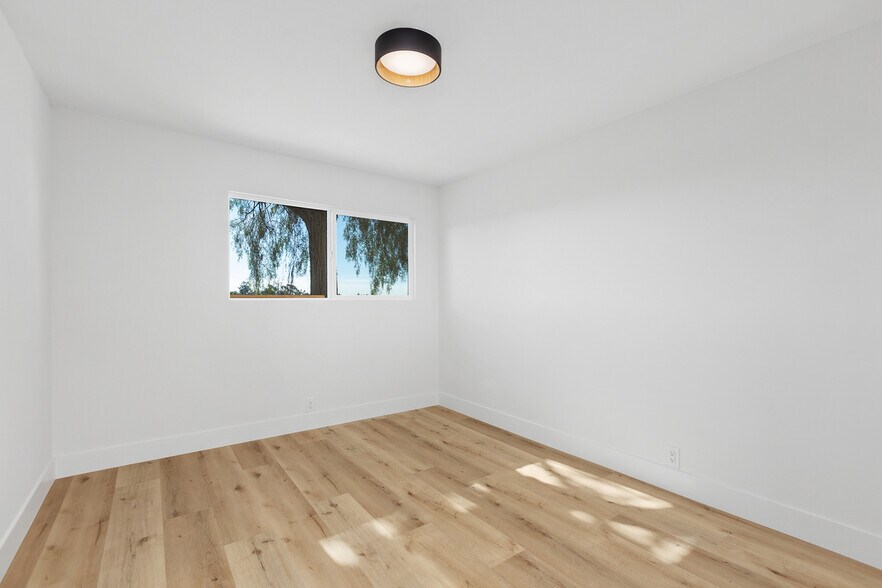 Building Photo - 700 Selma Pl