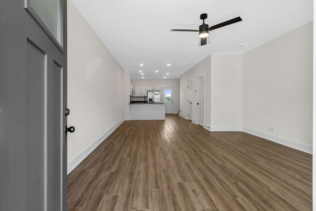 Building Photo - Pet Friendly Two Bedroom!