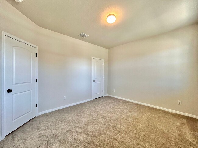 Building Photo - Spacious Modern 4/BR 3/BA Home with Stunning Features!