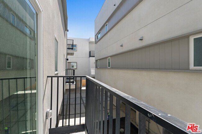 Building Photo - 10963 Calvert St