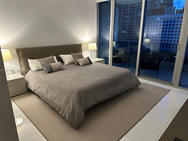 Building Photo - 200 S Biscayne Blvd