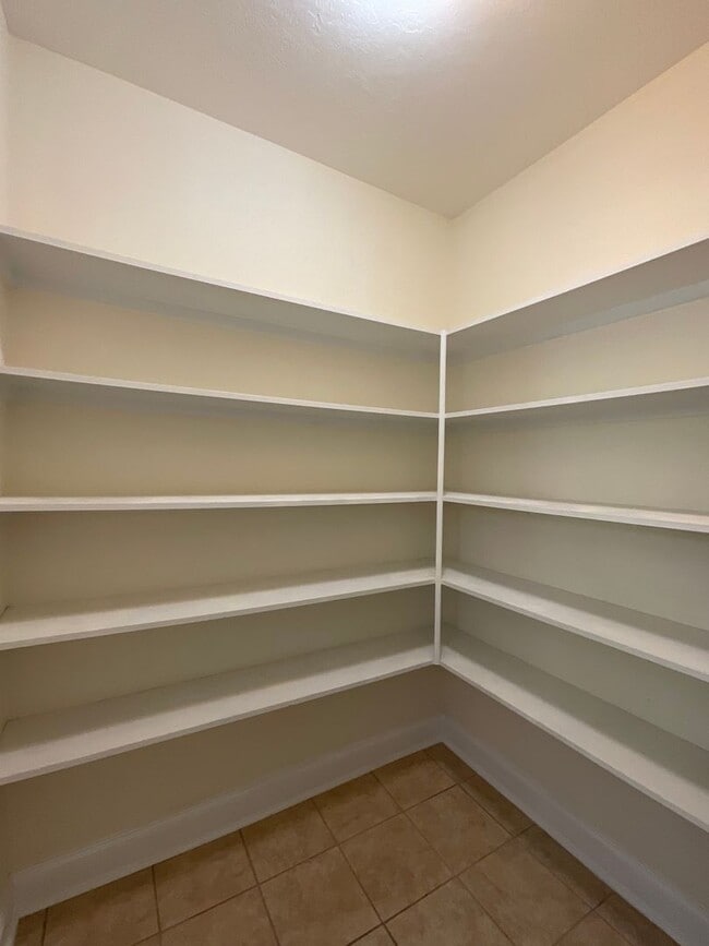 Building Photo - ****Rent Special***** 50% off the first rent charge payment. Ask for details!