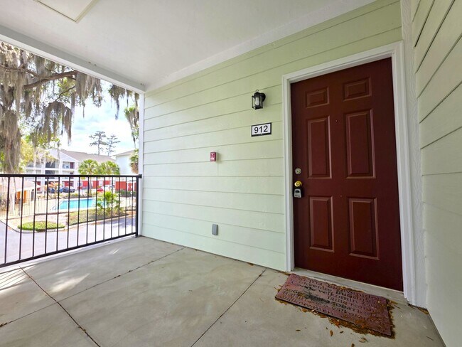 Building Photo - One Bedroom One Bathroom condominium second floor
