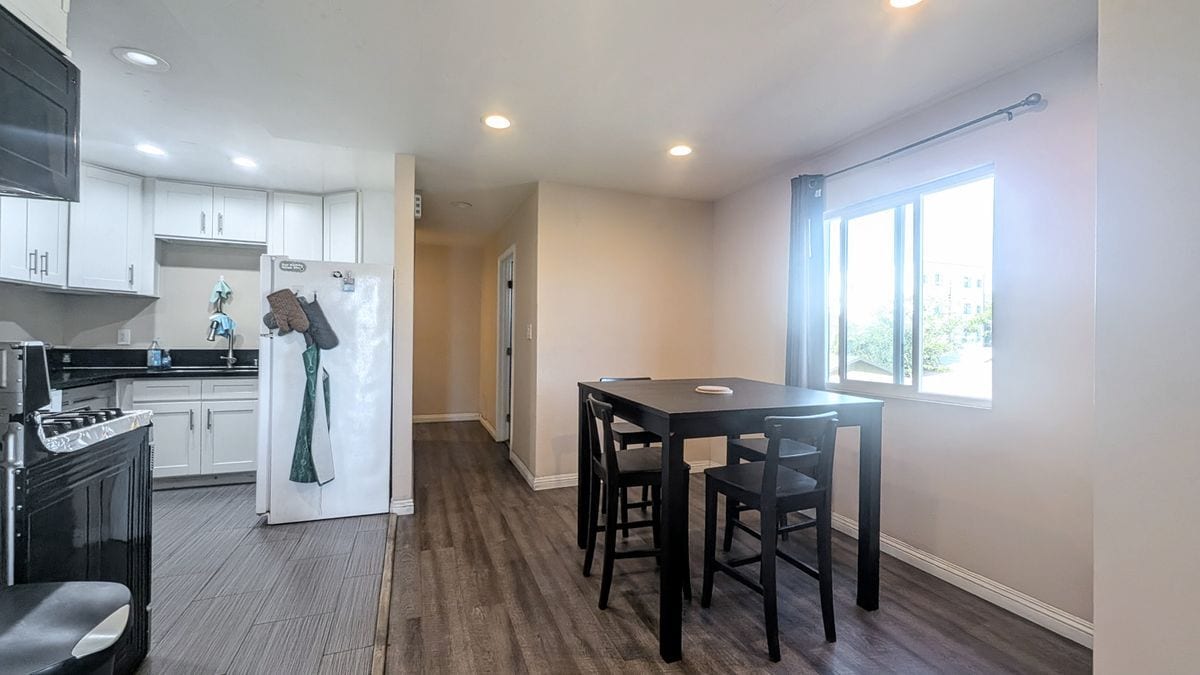 Building Photo - 1299 W 37th Dr