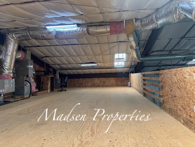 Building Photo - 1115 E Ewald Ct