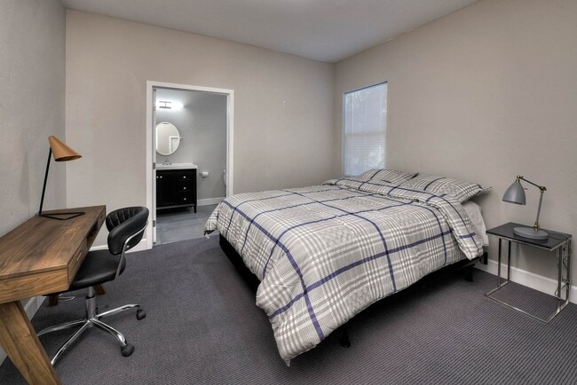 Building Photo - PRE-LEASE AUGUST 2026 - 4/4 HOUSE 3 BLOCKS FROM UA