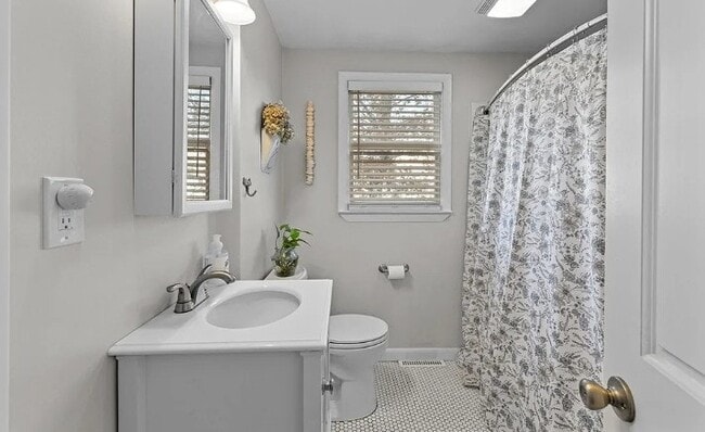 Building Photo - 141 Commonwealth Ave