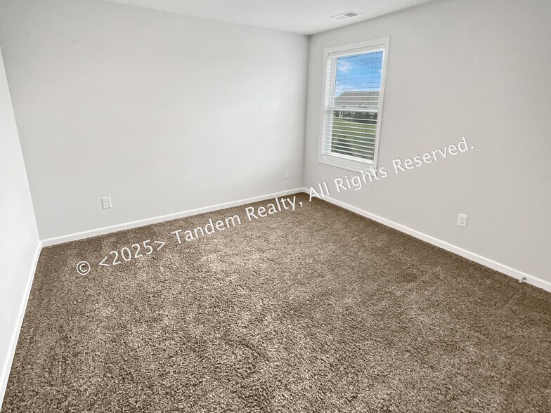 Building Photo - 8020 Forest Hills Dr