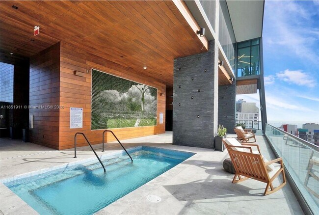 Building Photo - 1451 Brickell Ave