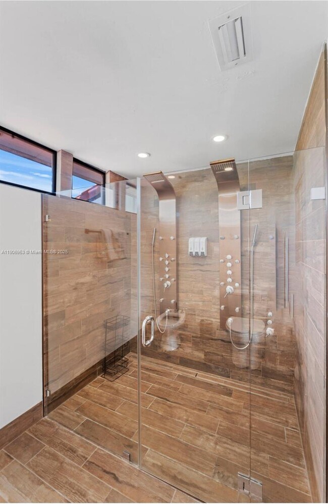 Building Photo - 7536 W Treasure Dr