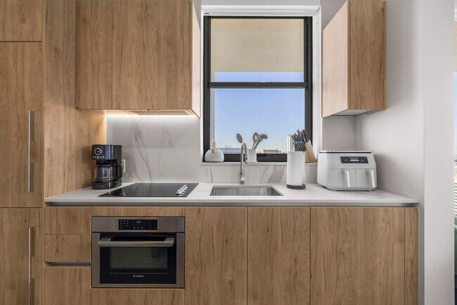 Building Photo - 11 NE 6th St